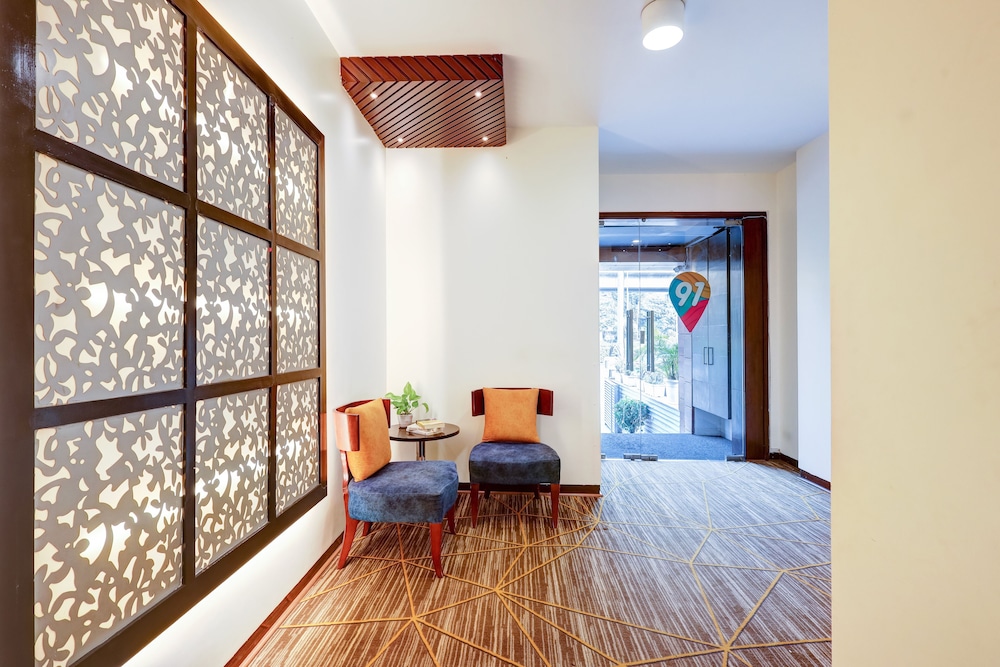 Stately Suites, Golf Course Road 37/58