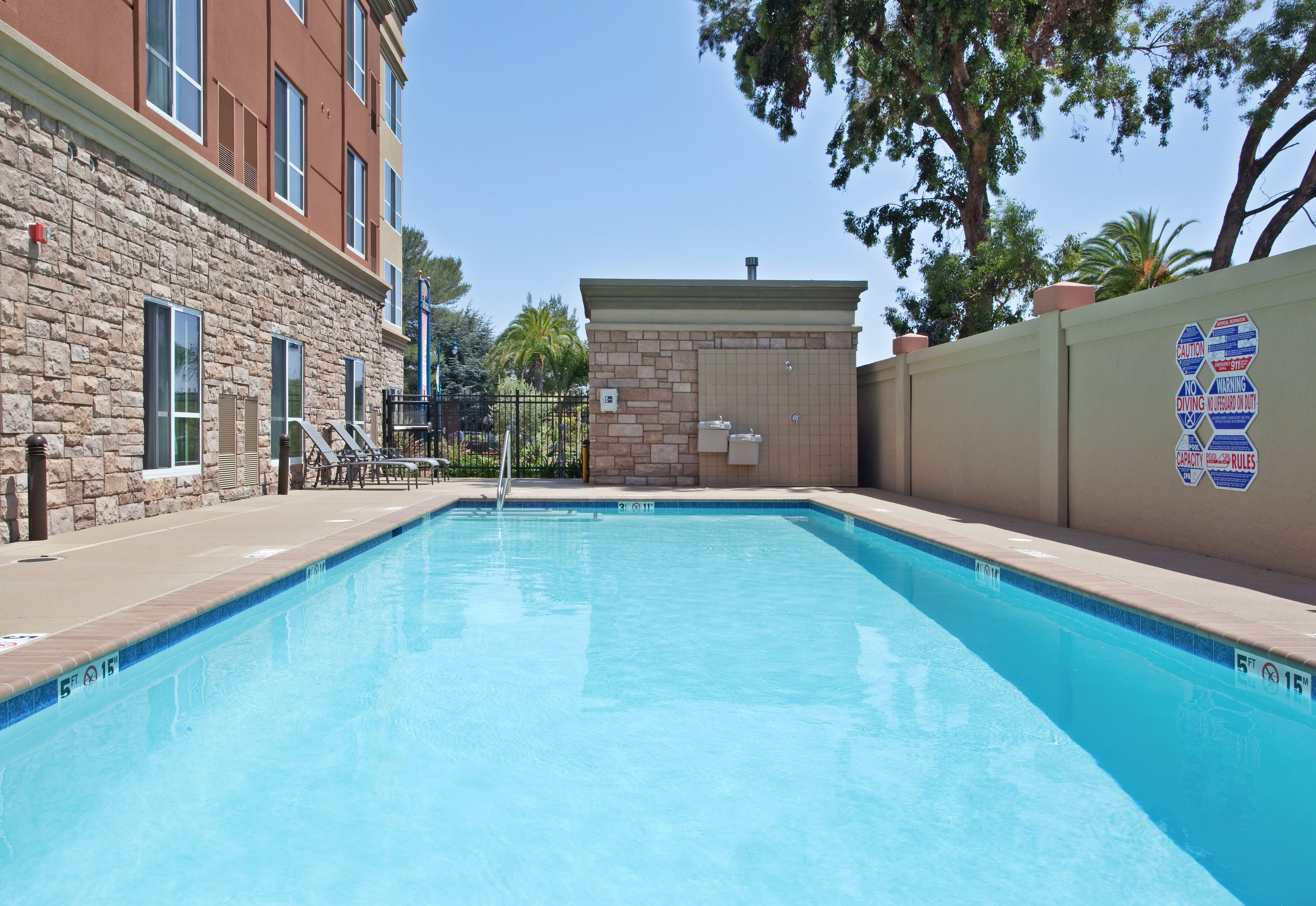 Holiday Inn Hotel Suites Oakland Airport 73/77