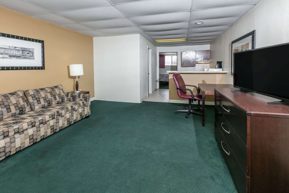 Knights Inn Longview 16/27