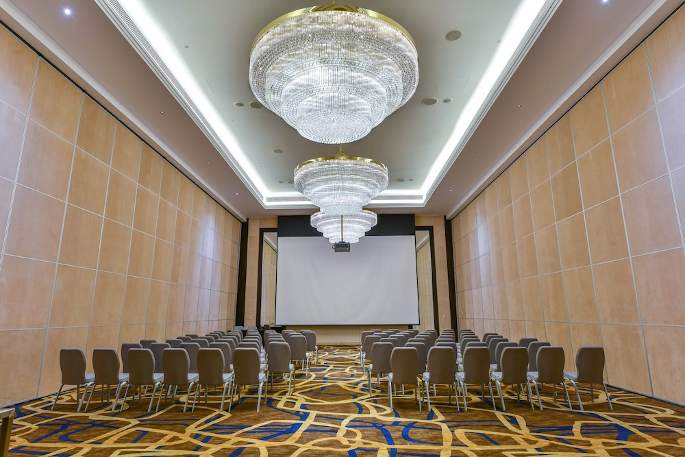 Royal Saray Resort 58/67