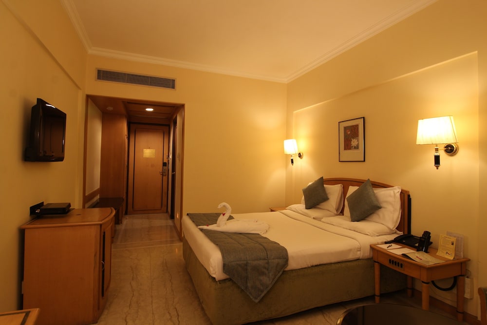 غرفة قياسية بسريرين كينج، Beverly Hotel 2/4