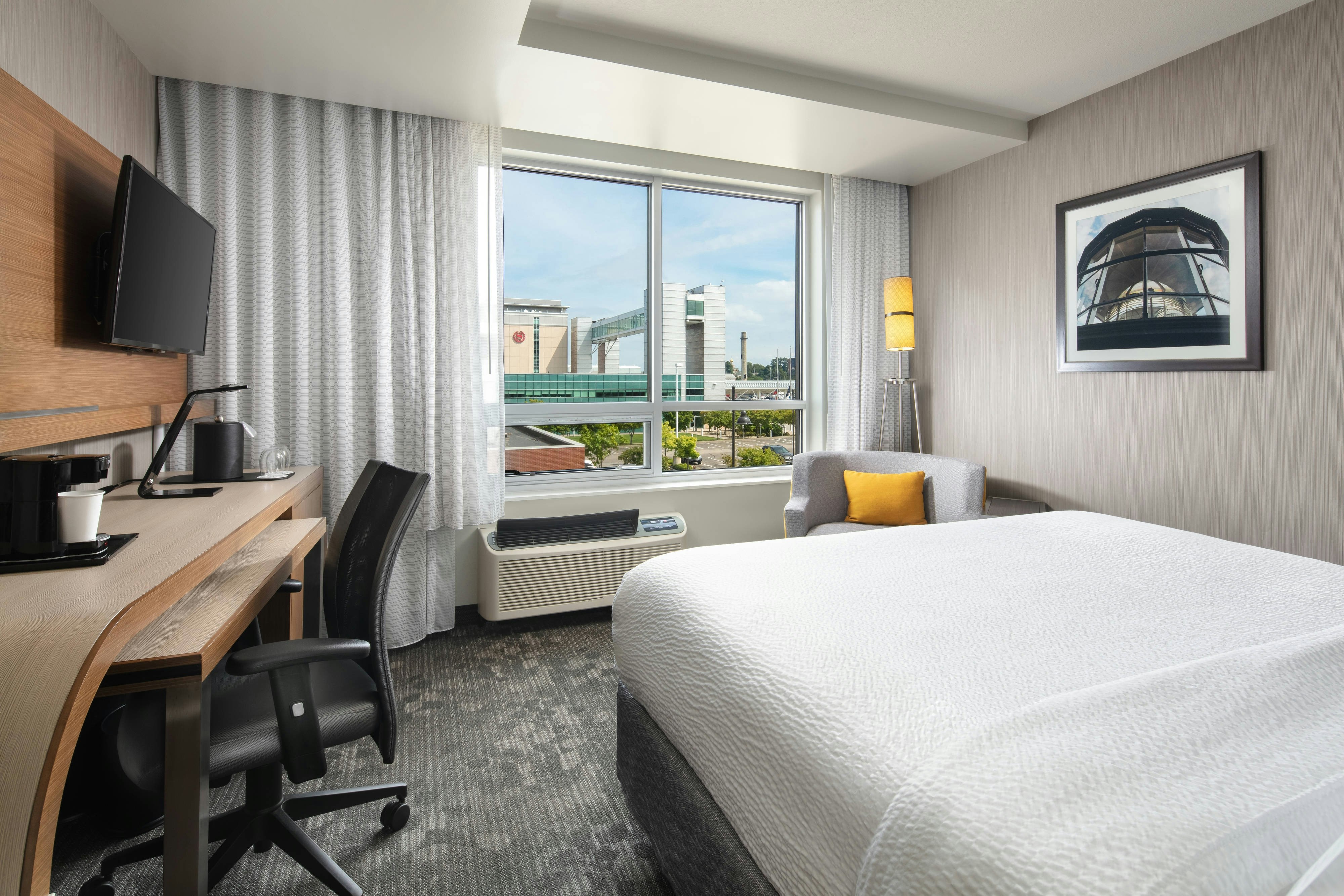 ROOM, KING BED