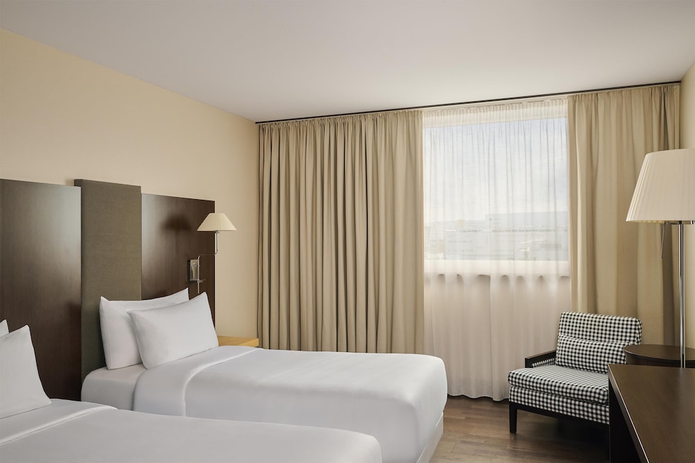 Superior, Nh Stuttgart Airport 4/10