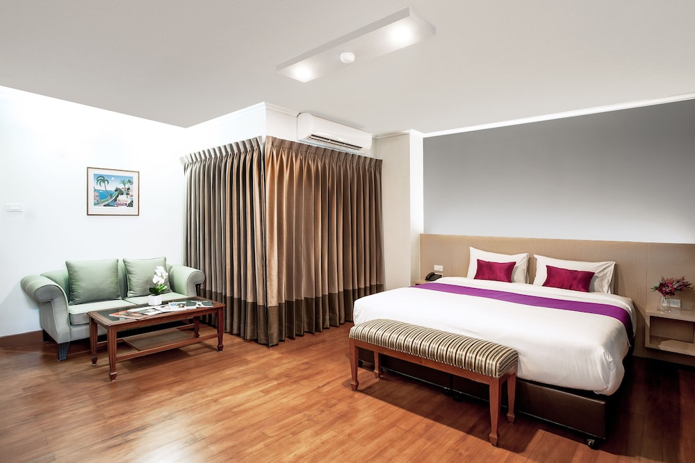 Collection O The Step Sathorn 21/63