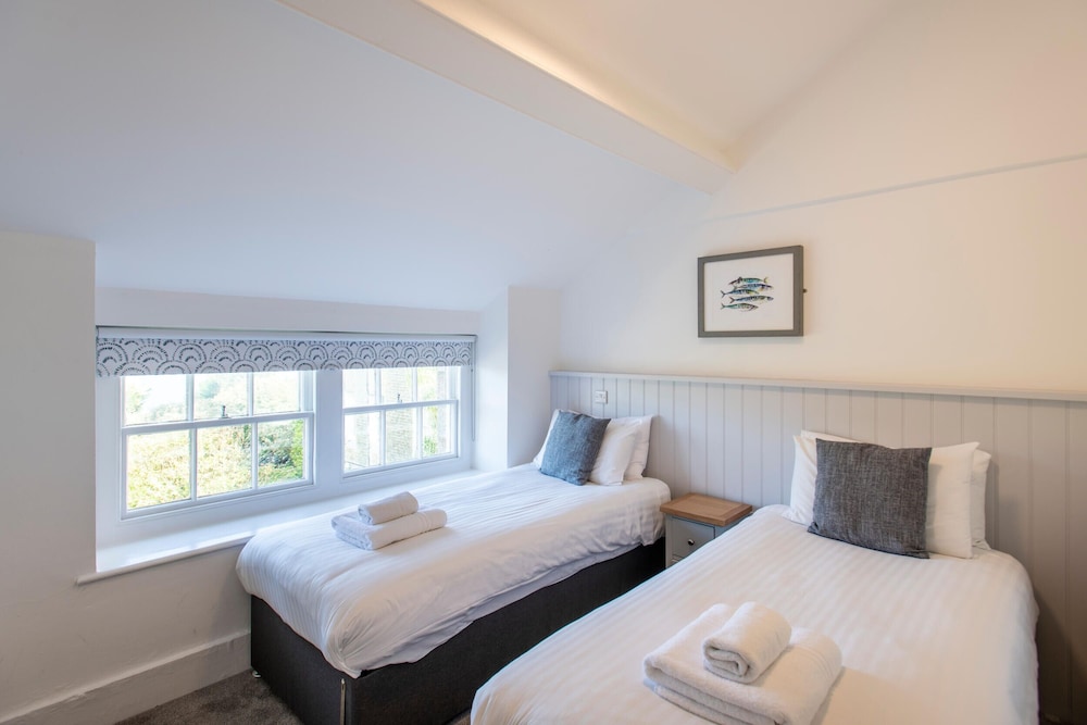 2 Bedrooms, Club, Twin Beds, King Bed, Sea View, 2 Bathrooms