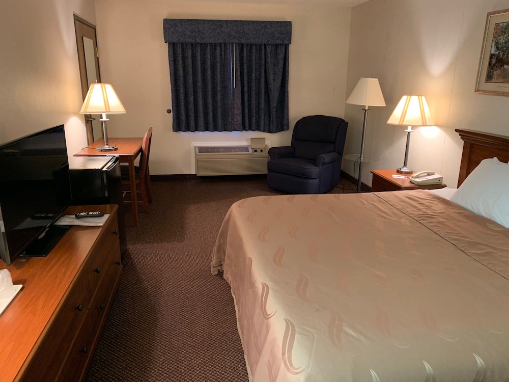 Country Hearth Inn Lomira Hotel 9/48