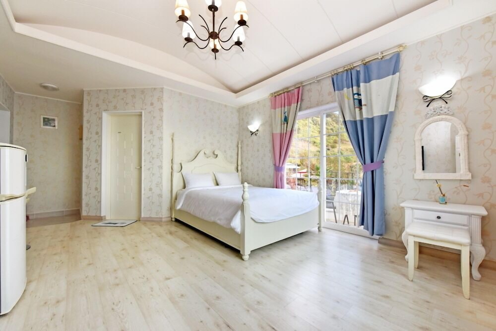 Namhae Bluemare Pension 24/50