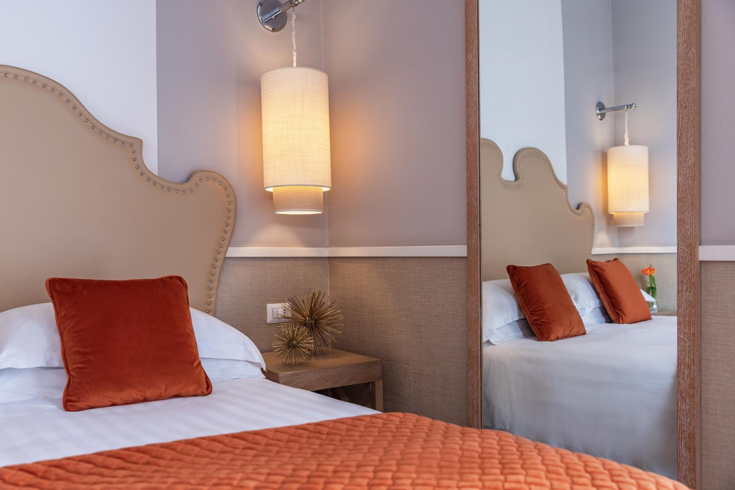 Deluxe, Double or Twin Bed, Volcano View 7/10
