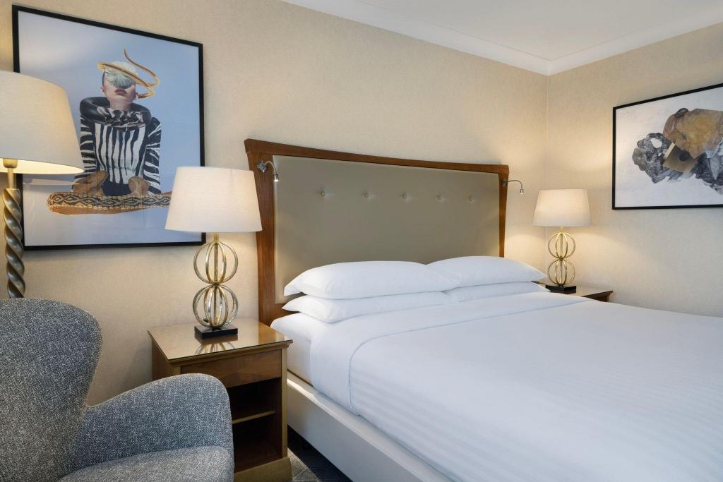 غرفة سوبيريور بسرير كينج، Delta Hotels by Marriott Swindon 2/5