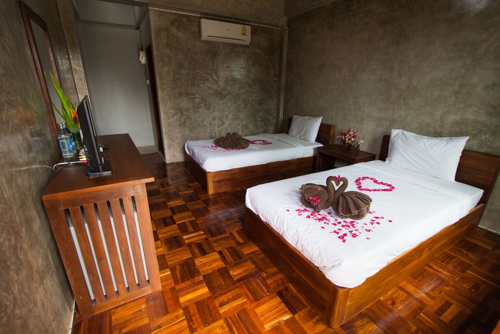 Huen Aumpron Resort 6/24