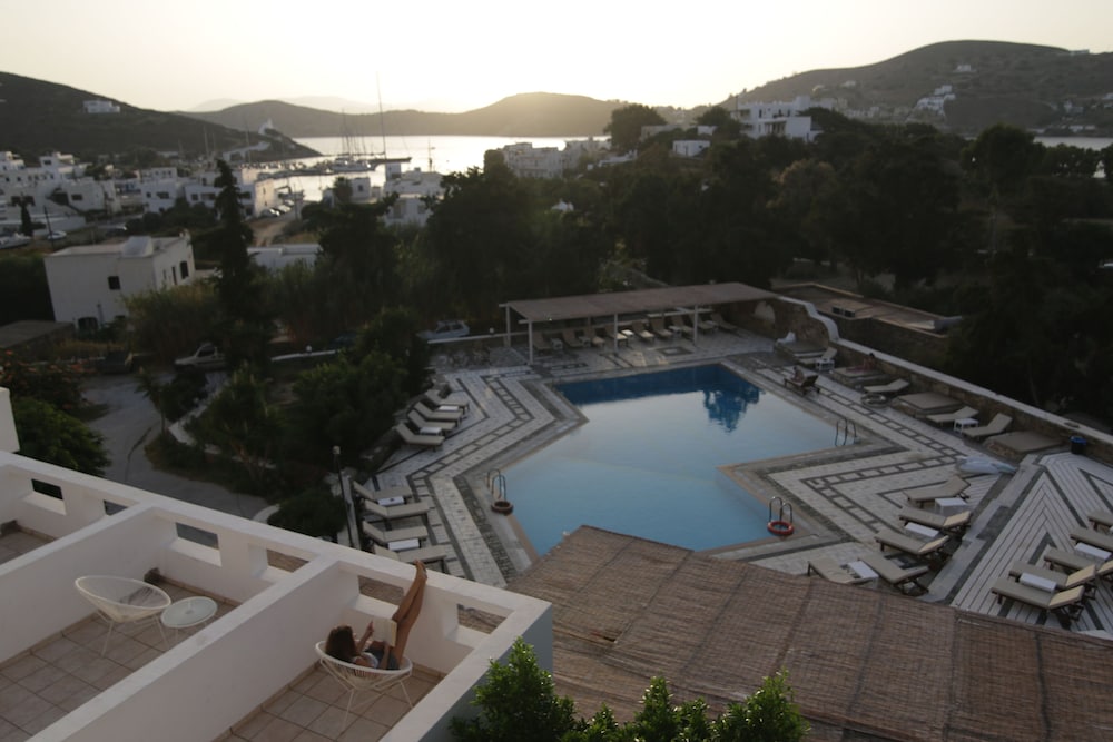 Armadoros Hotel / Ios Backpackers 40/47