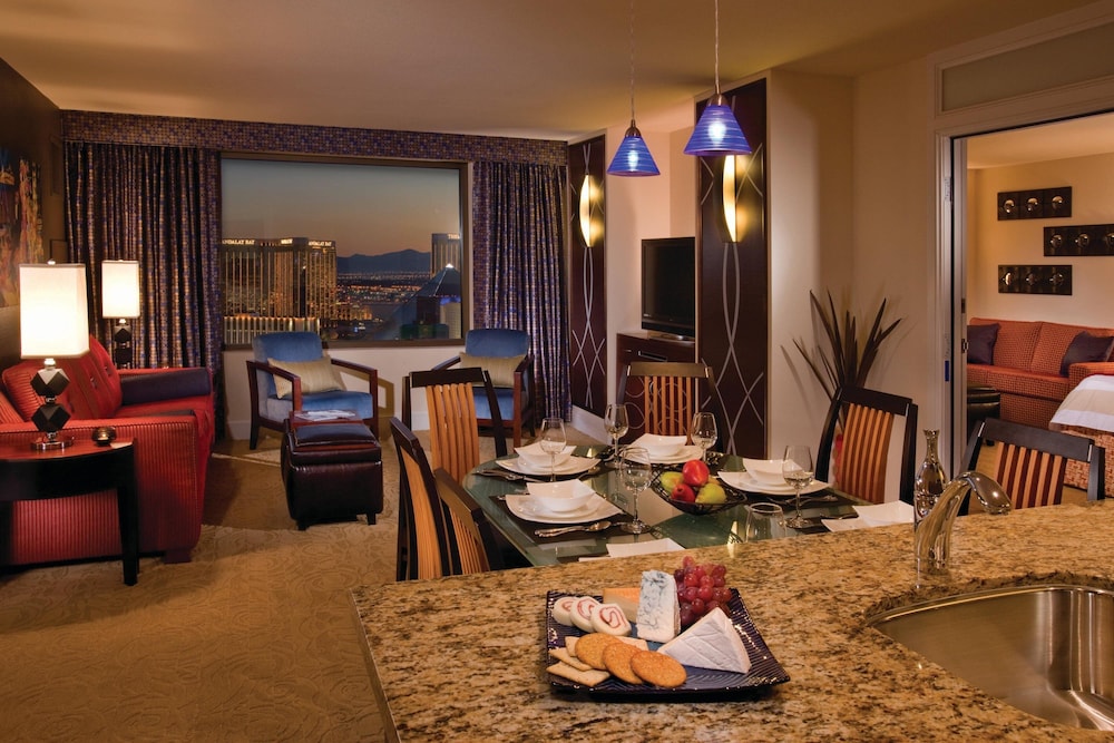 Marriott S Grand Chateau Hotel 27/35