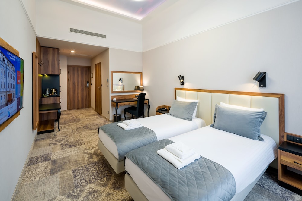 DELUXE, TWIN BEDS
