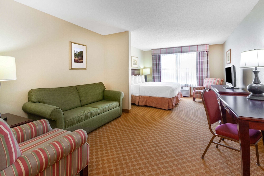AmericInn by Wyndham Iron Mountain 30/51