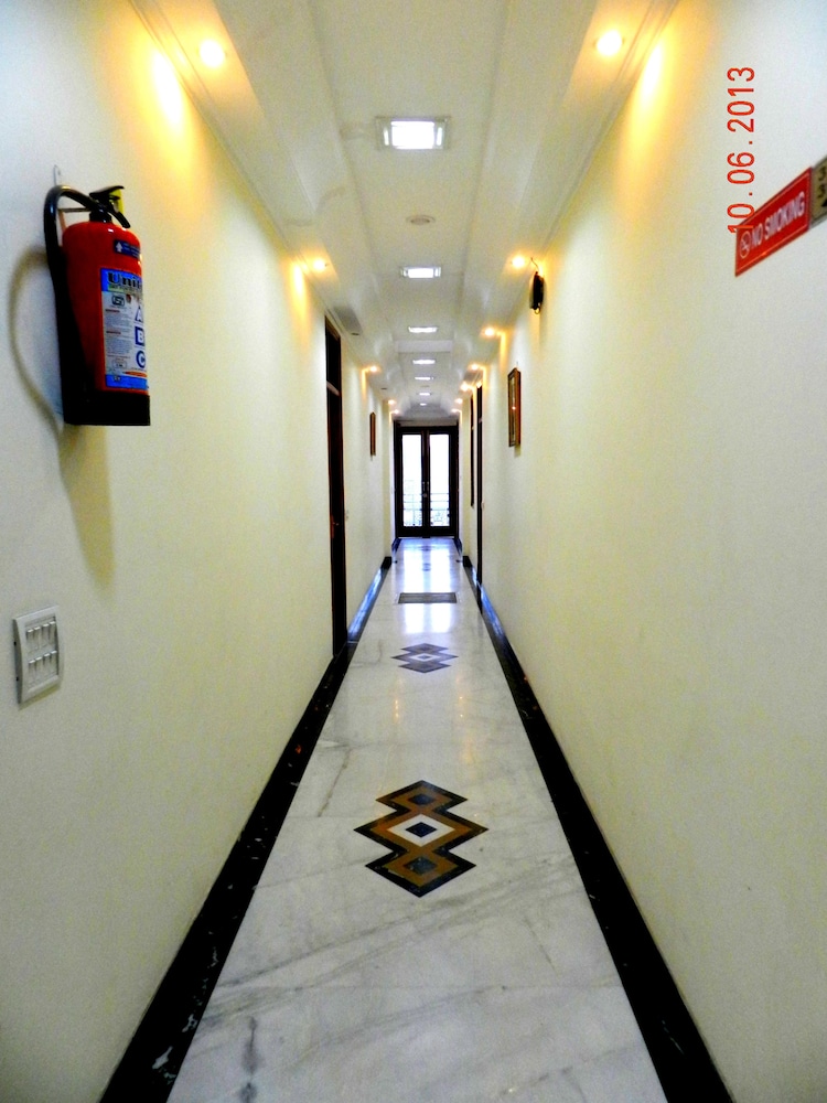 Tara Palace 16/24