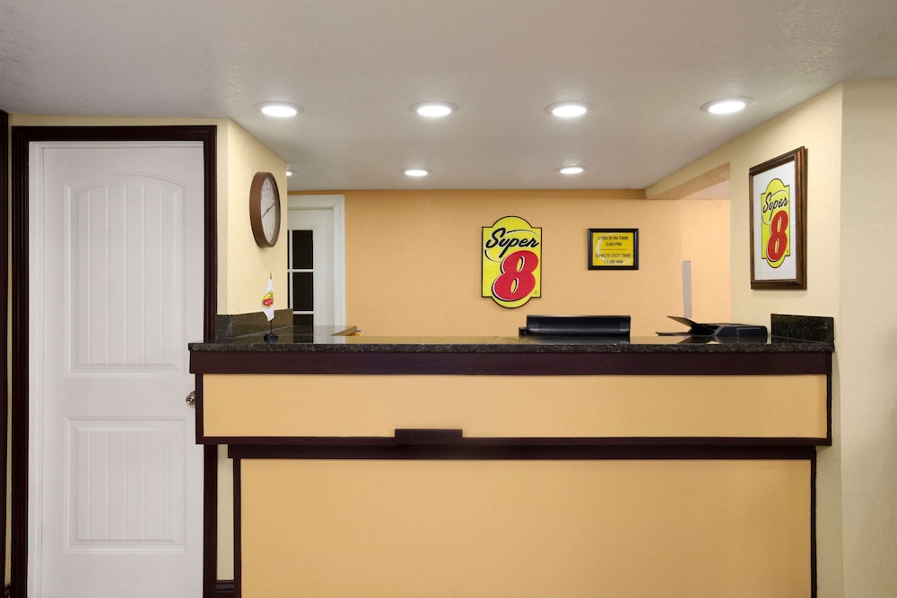 Super 8 by Wyndham Woodward thumb 2