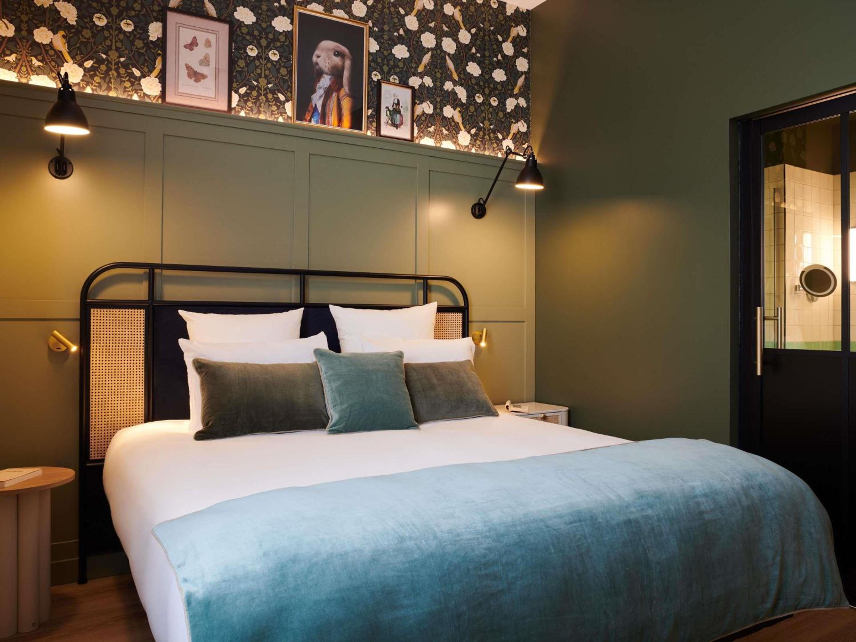 Superior, Queen Bed, Square Lodge Hotel La Roche sur Yon - Handwritten Collection 2/6