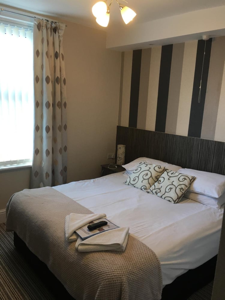 Glenheath Hotel 14/49