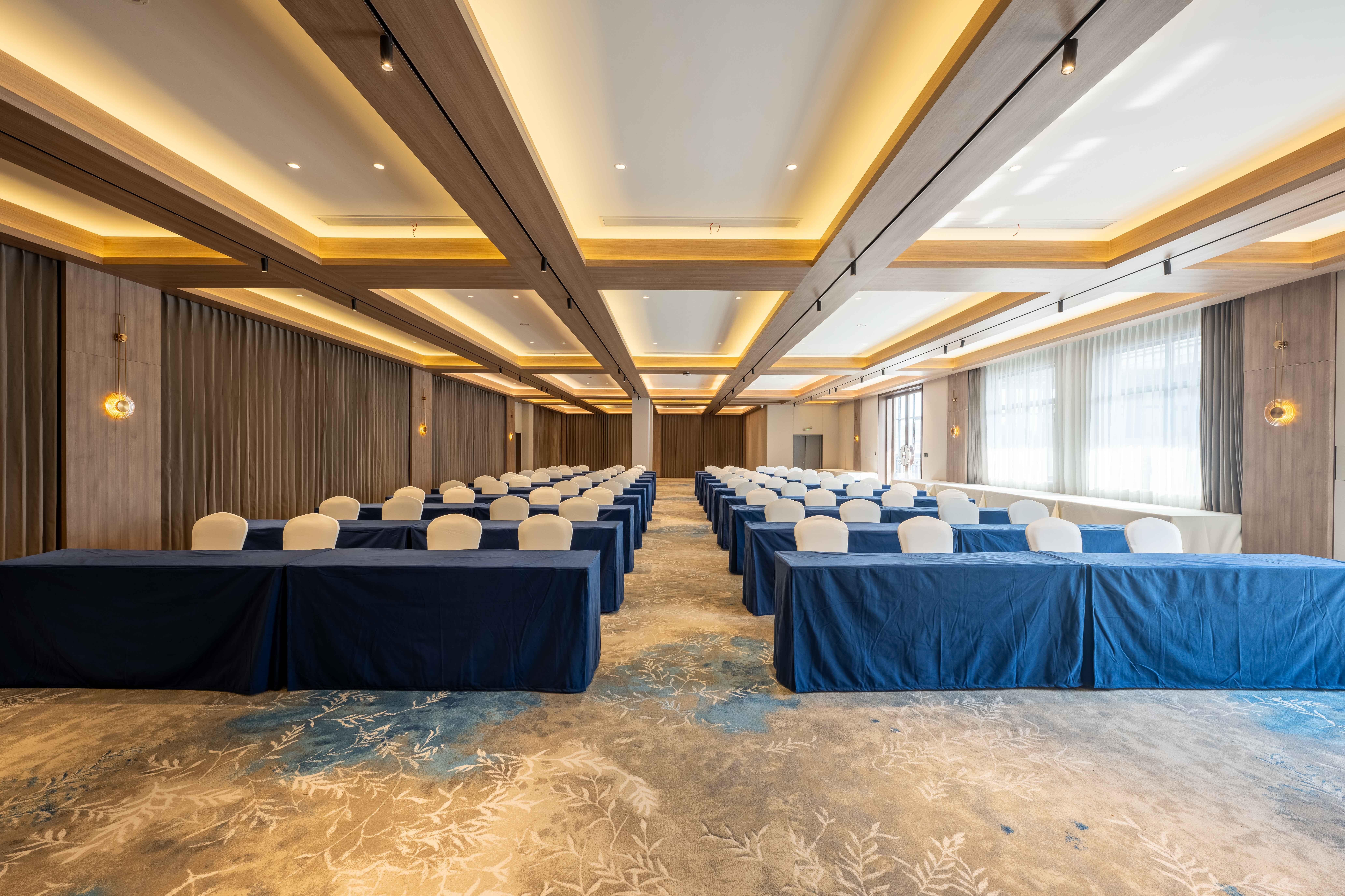 Holiday Inn Express Yuhuan Wetland Park 24/42