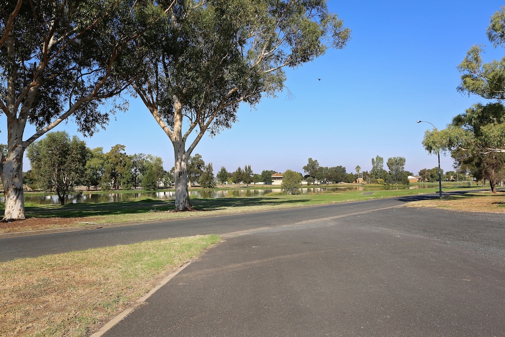 Forbes Victoria Inn 49/55