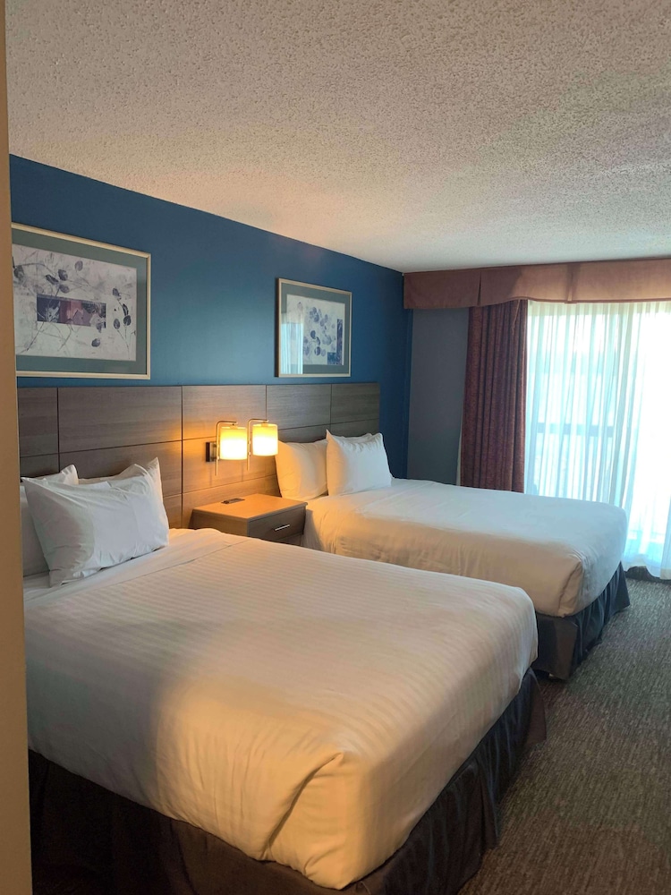 Standard, 2 Queen Beds, Beach Front, Balcony