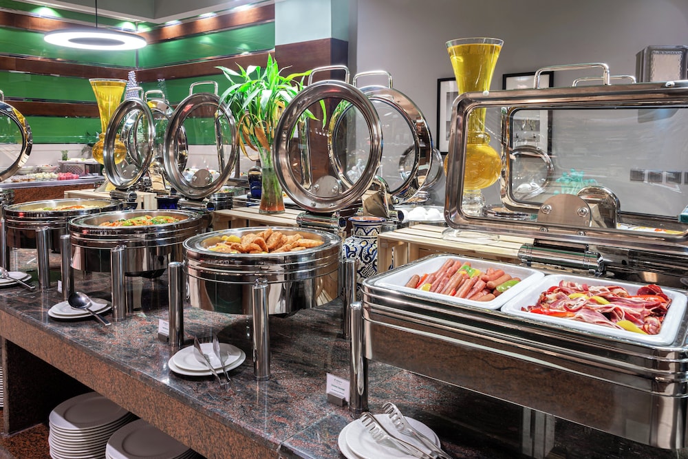 Holiday Inn Al Qasr photo2