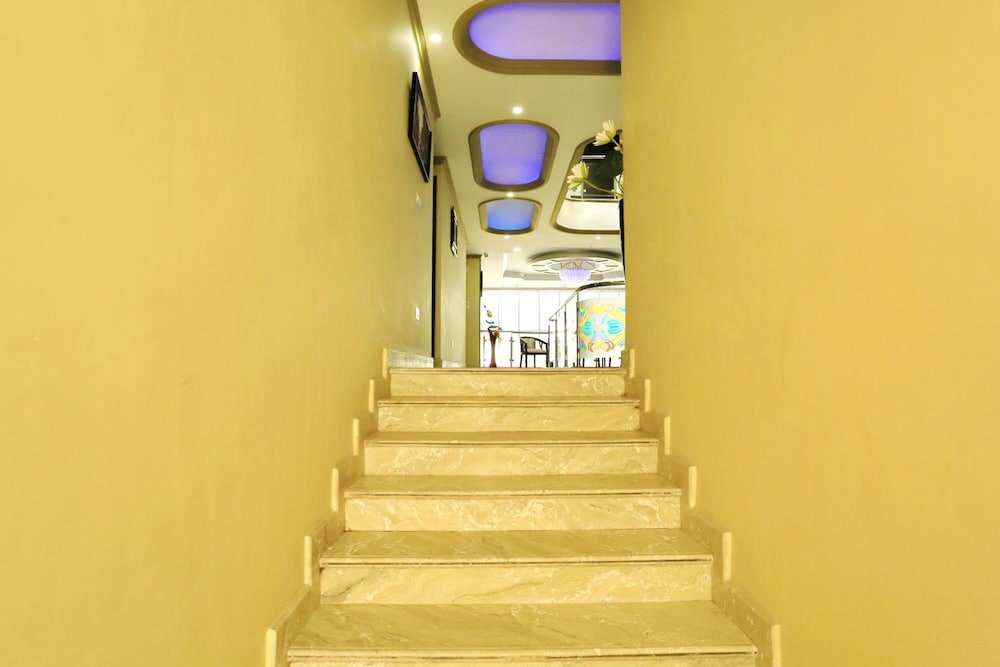 Crown Plaza Residency 22/35