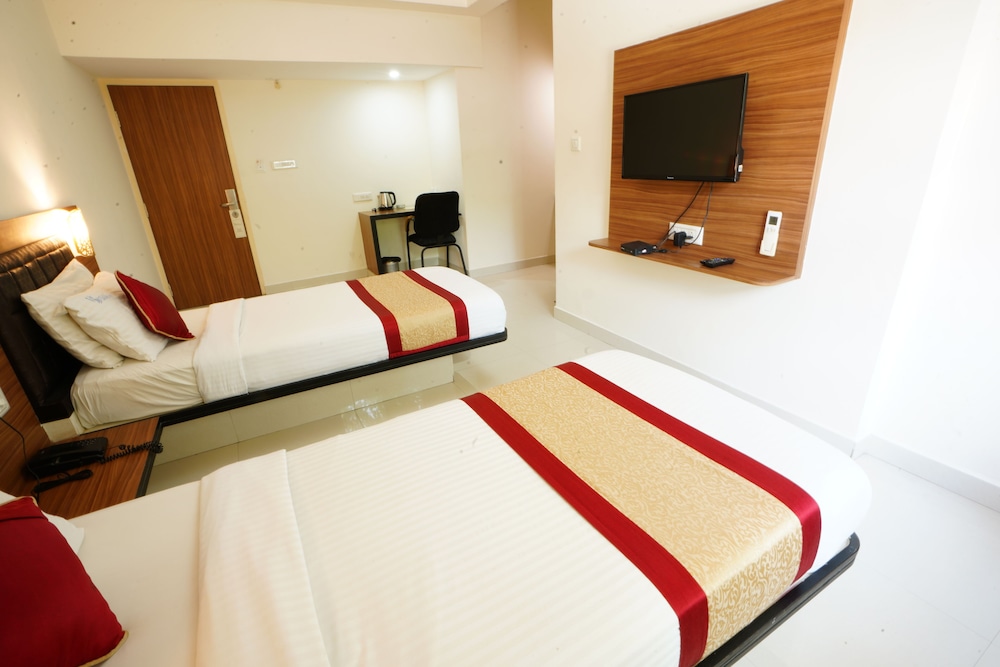 HOTEL GRAND BEE 24/50