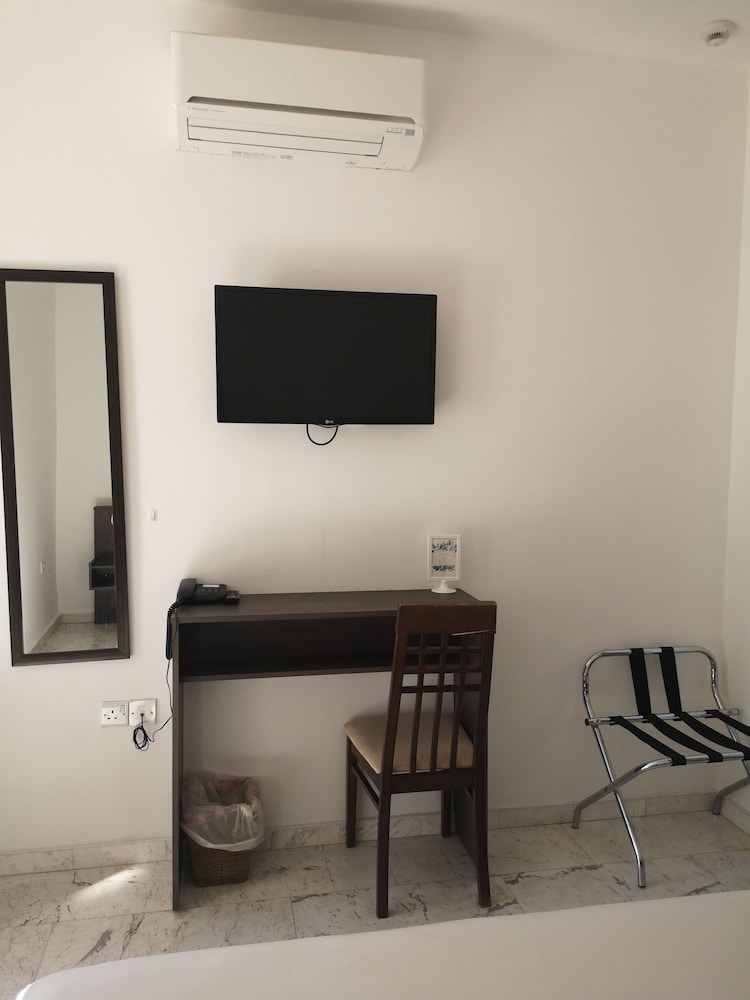 St Elena Boutique Hotel 38/50