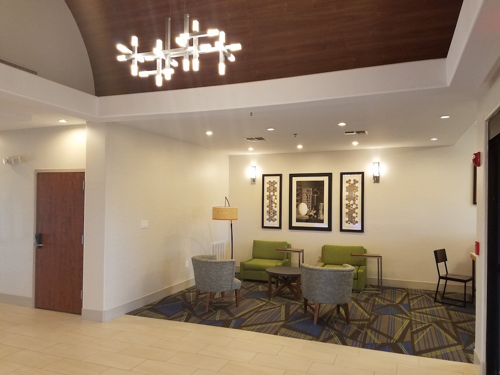 Holiday Inn Express and Suites Rio Grande City 43/59
