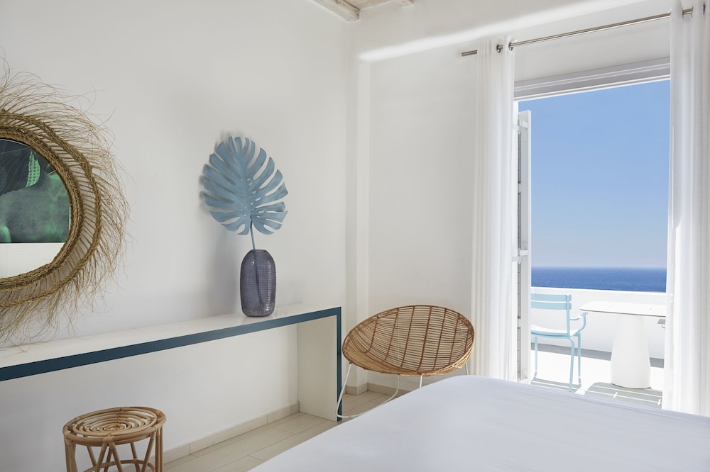 Kouros Hotel and Suites 9/41