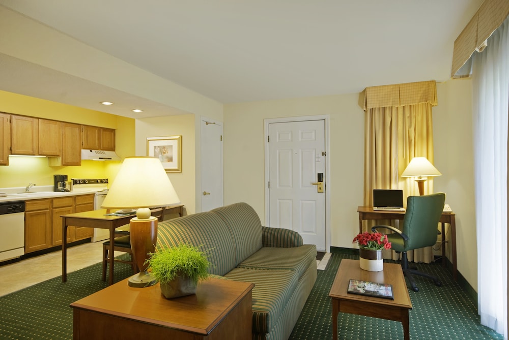 Residences at Daniel Webster 23/50