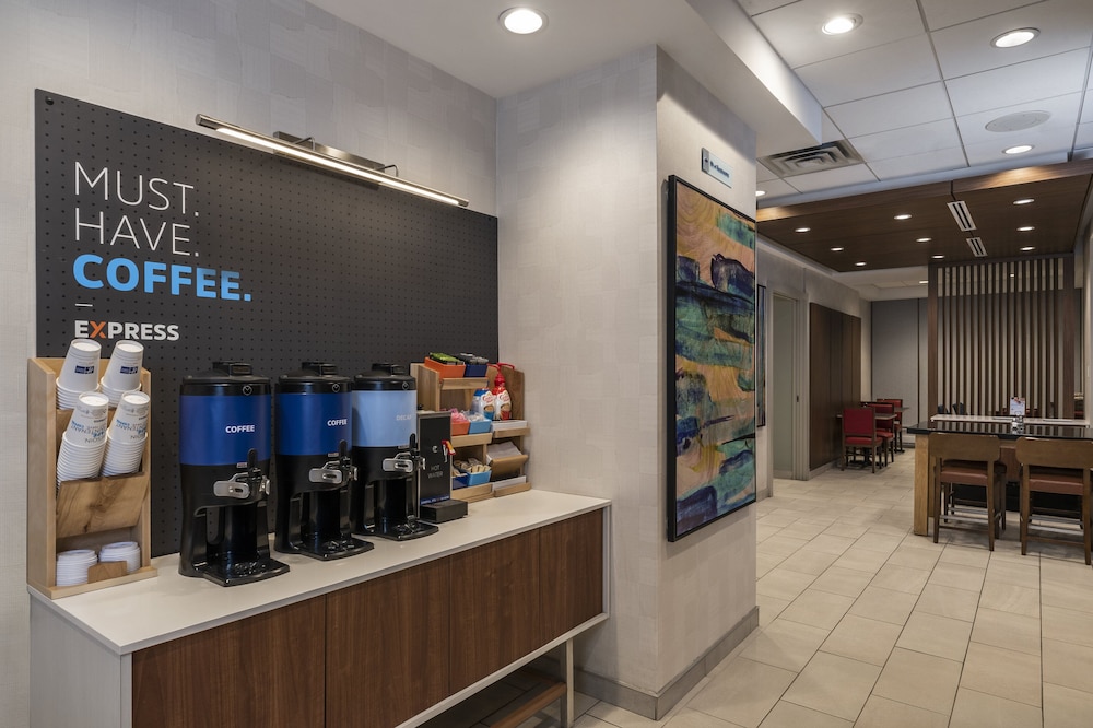 Holiday Inn Express Toronto Downtown 55/76