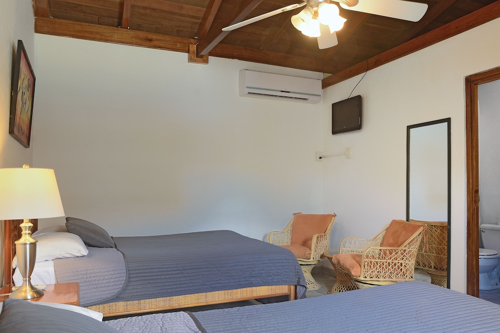 Parrot Cove Lodge 34/72