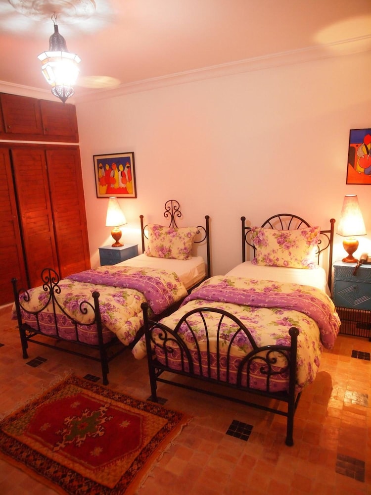 Riad Al Khansaa 49/70