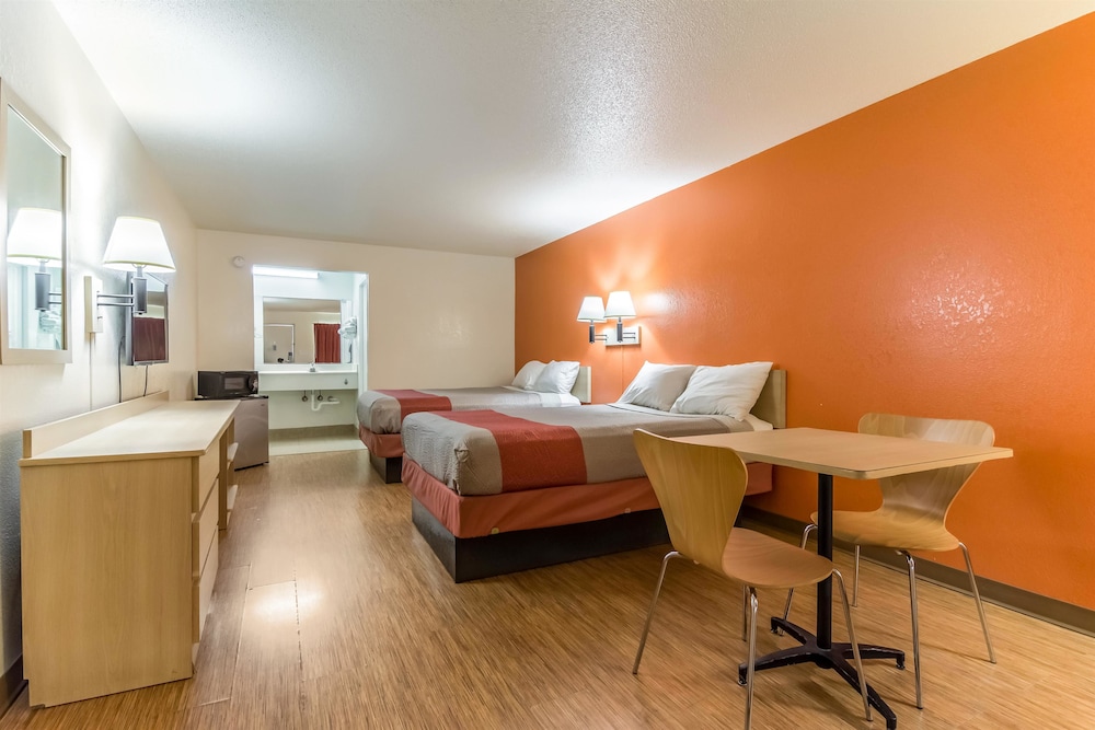 Motel6 Raleigh, NC Cary 33/54