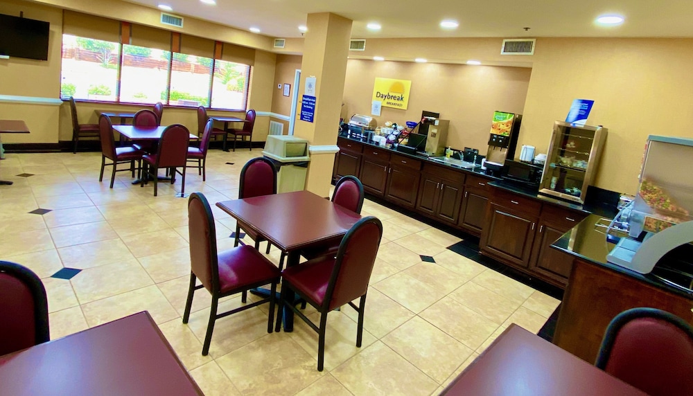 Days Inn & Suites by Wyndham Prattville-Montgomery 34/39