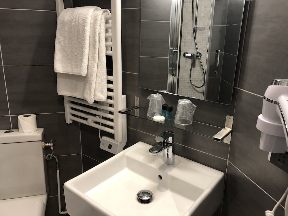 Alane Hotel 55/57