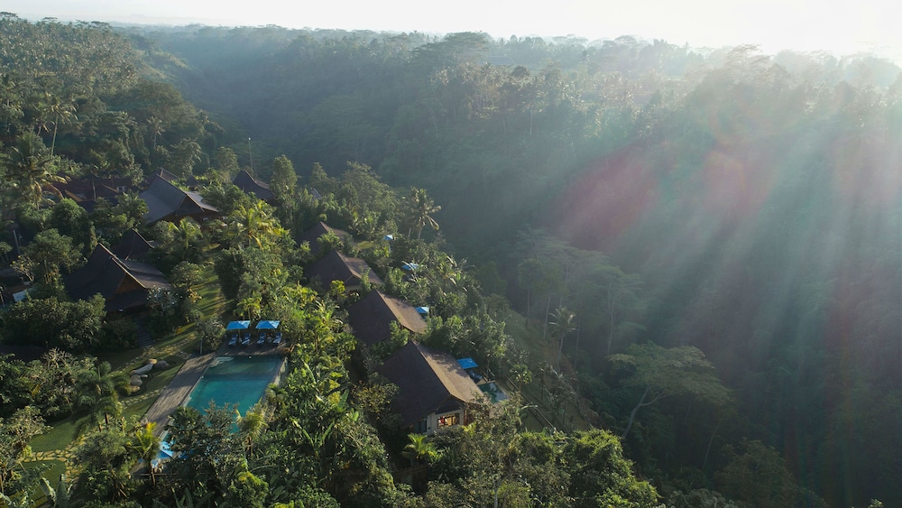 Ubud Valley Boutique Resort 57/64