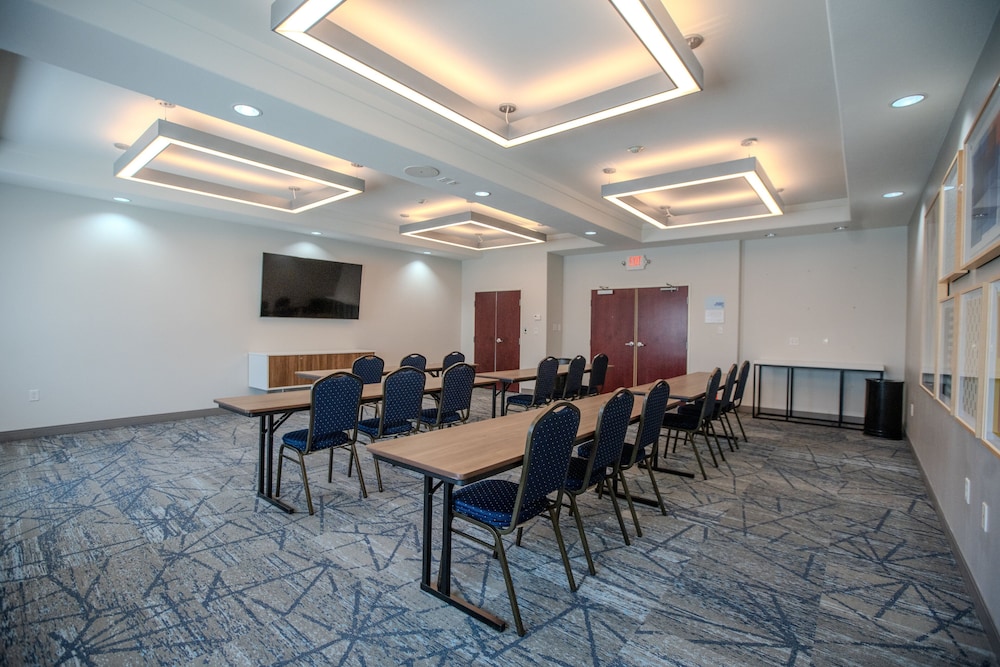 Holiday Inn Express Hotel And Suites Cleveland 43/55
