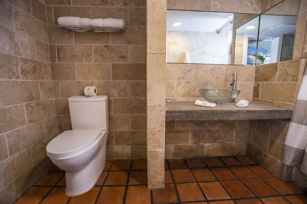 Chesterfield Hotel and Suites 47/50