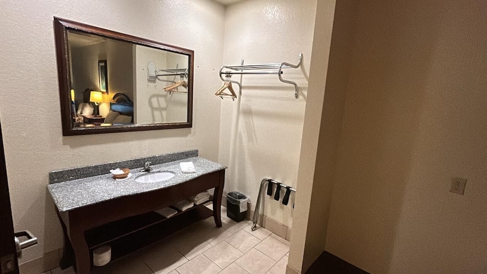 HiWay Inn Express Kiowa Hwy 69 55/55