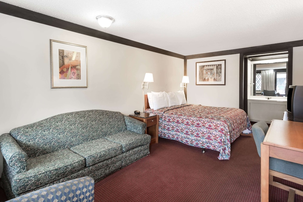 Knights Inn Racine 16/18