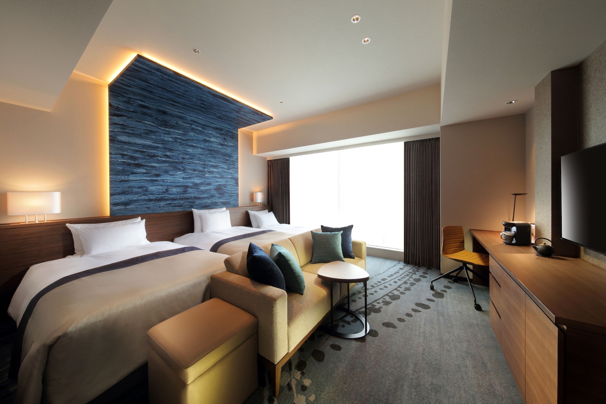EAST, SUPERIOR, TWIN BEDS