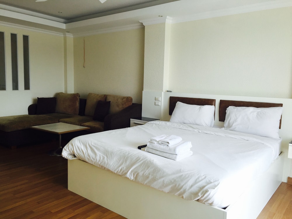 View Talay 6 Condominium By Honey 18/84