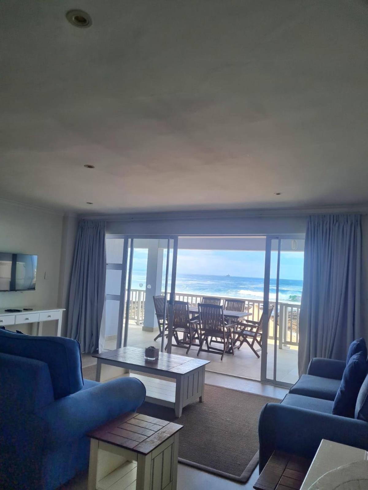 Point Village Hotel 62/76