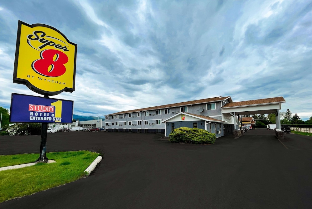 Super 8 Missoula Brooks Street 28/31