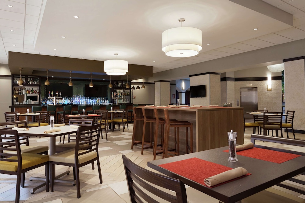 Embassy Suites by Hilton Jacksonville Baymeadows 61/85