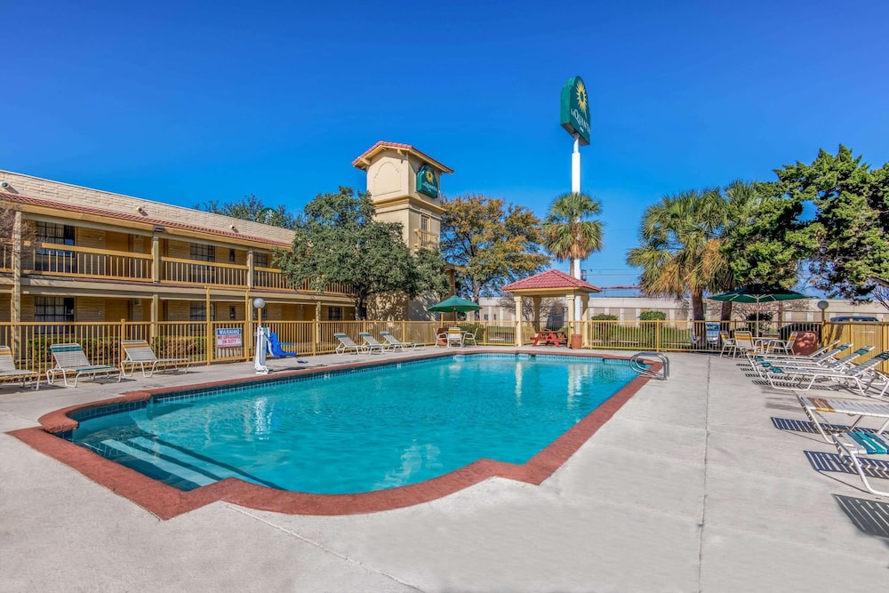 La Quinta Inn By Wyndham IH-10 West San Antonio TX 3/52
