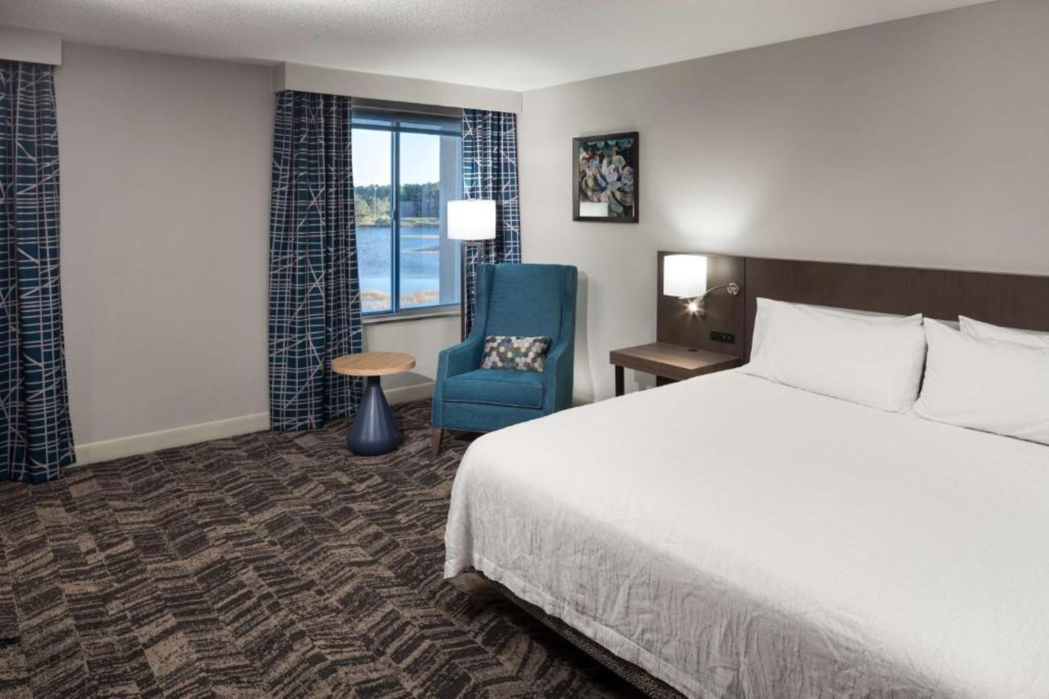 JUNIOR SUITE, KING BED, PELOTON